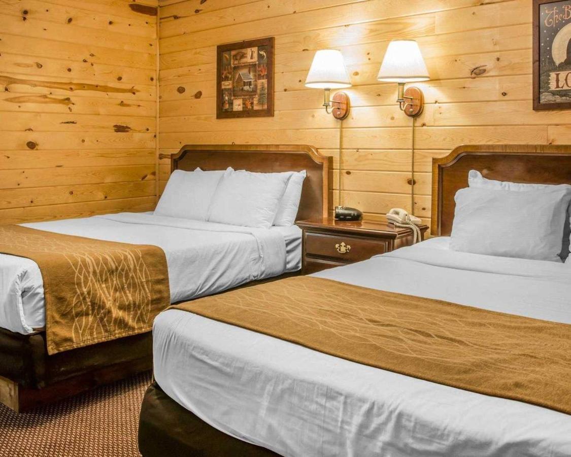 Cabins Of Mackinac & Lodge Mackinaw City Exterior photo