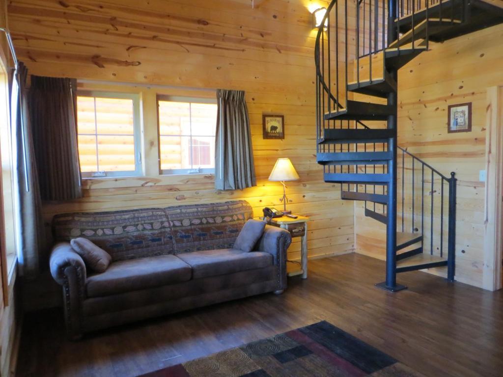 Cabins Of Mackinac & Lodge Mackinaw City Room photo