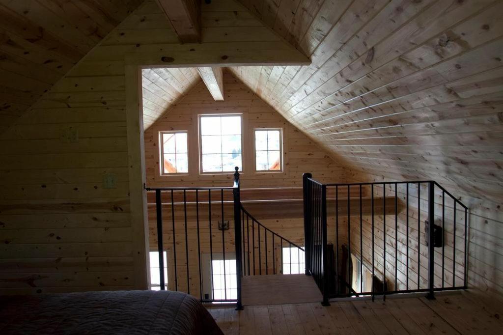 Cabins Of Mackinac & Lodge Mackinaw City Exterior photo